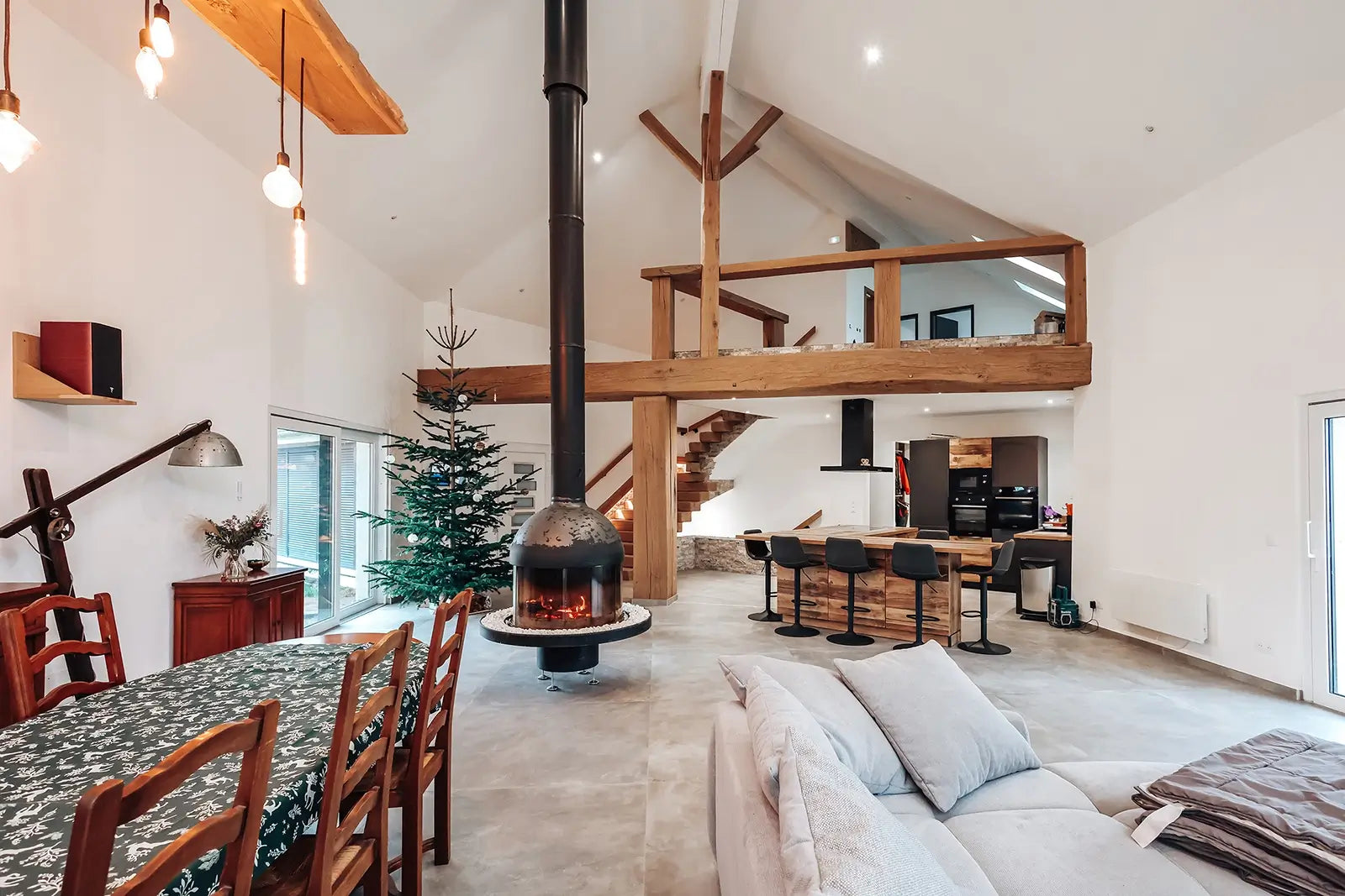Photographie immobilier haut de gamme à La Trinque avec Salon Cathédrale - The Mimari Group pour Welmo