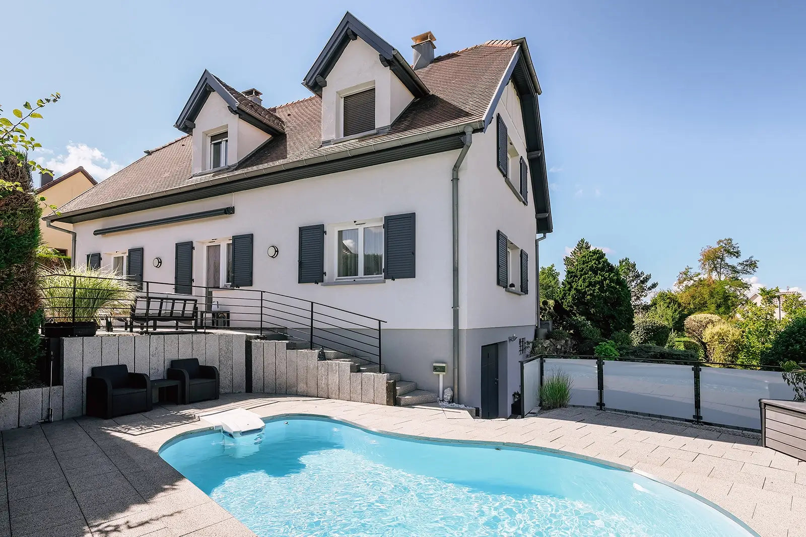 Photographie immobilier haut de gamme à Rixheim avec Piscine - The Mimari Group pour Welmo