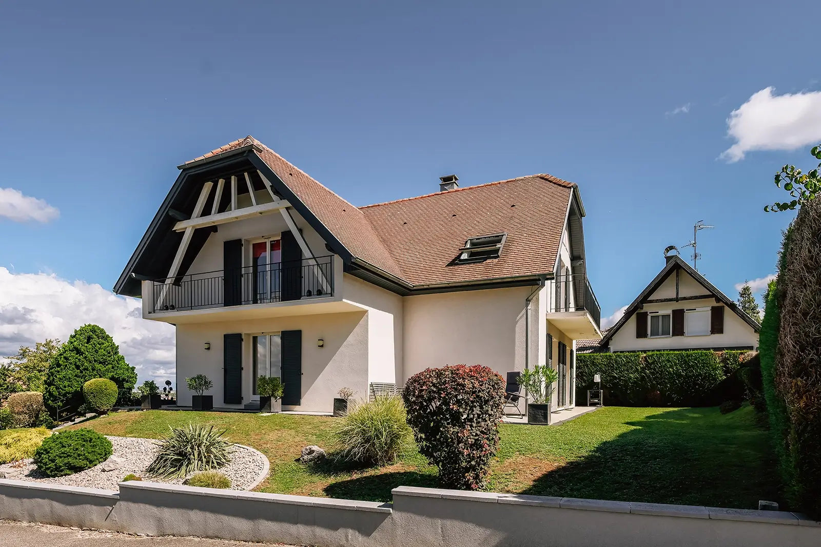 Photographie immobilier haut de gamme à Rixheim avec Jardin - The Mimari Group pour Welmo