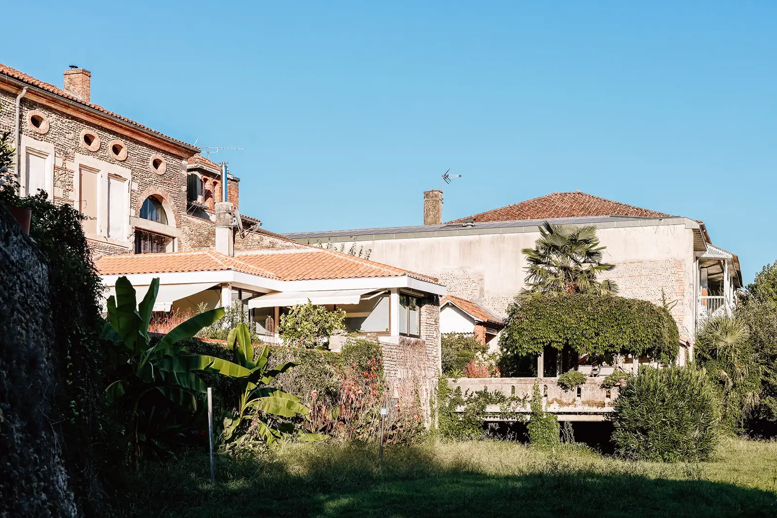 Photographie immobilier haut de gamme à Grenade sur l'Adour avec Villa en Pierre - The Mimari Group pour Welmo